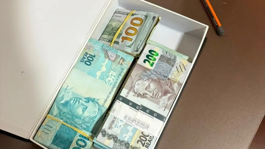 PF encontra dinheiro escondido em livro falso em nova operação contra aliados de Sóstenes
