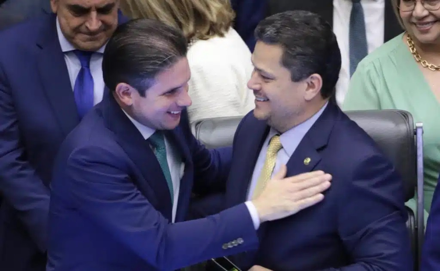 Alcolumbre e Motta têm maior imagem negativa; Lula lidera positiva