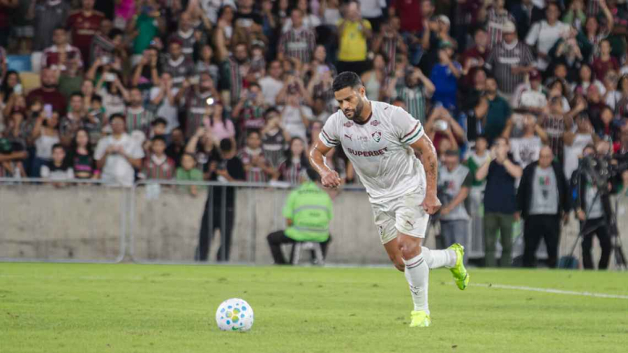 Hulk marca o primeiro, Thiago Silva reestreia, e Fluminense vence o Bahia