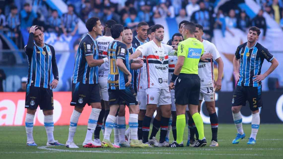 Súmula de Grêmio x São Paulo relata ofensas e palavrões de Rafinha e de vice-presidente dos gaúchos