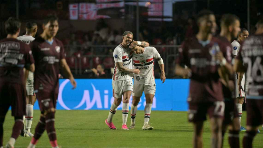 São Paulo leva susto no Morumbis, mas bate Bolívar