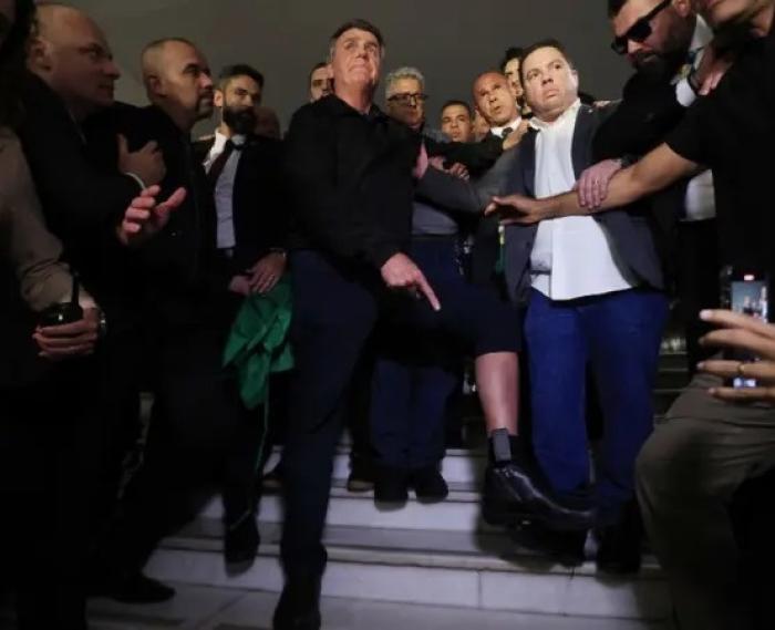 Com Bolsonaro em casa, tudo pode acontecer