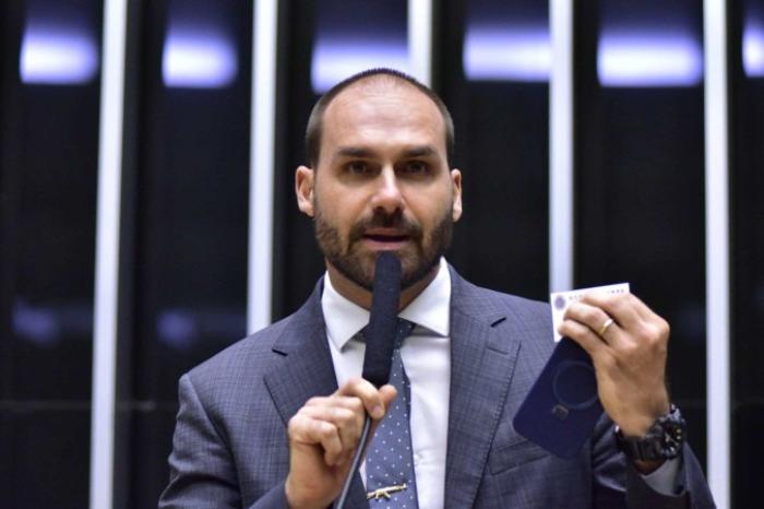 Eduardo Bolsonaro destila 
