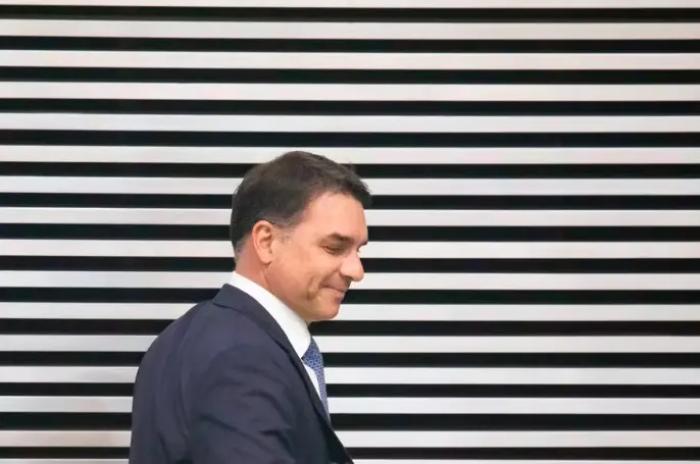 Flávio Bolsonaro é o alien da extrema direita