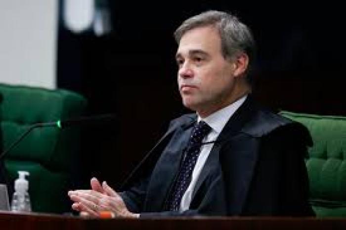 Mídias e 'PF do B' se encontram no golpismo