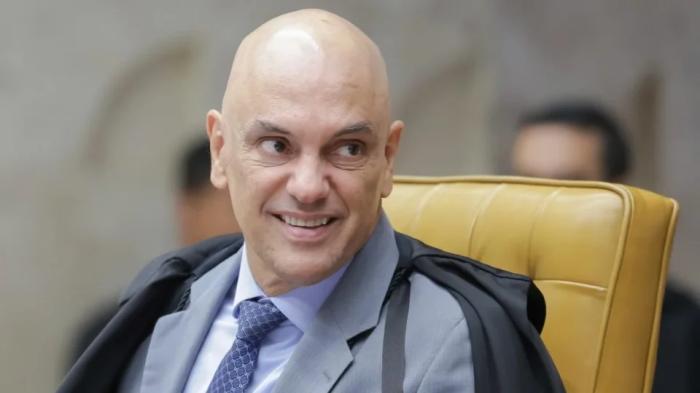 Por que Moraes não processa quem o acusa?