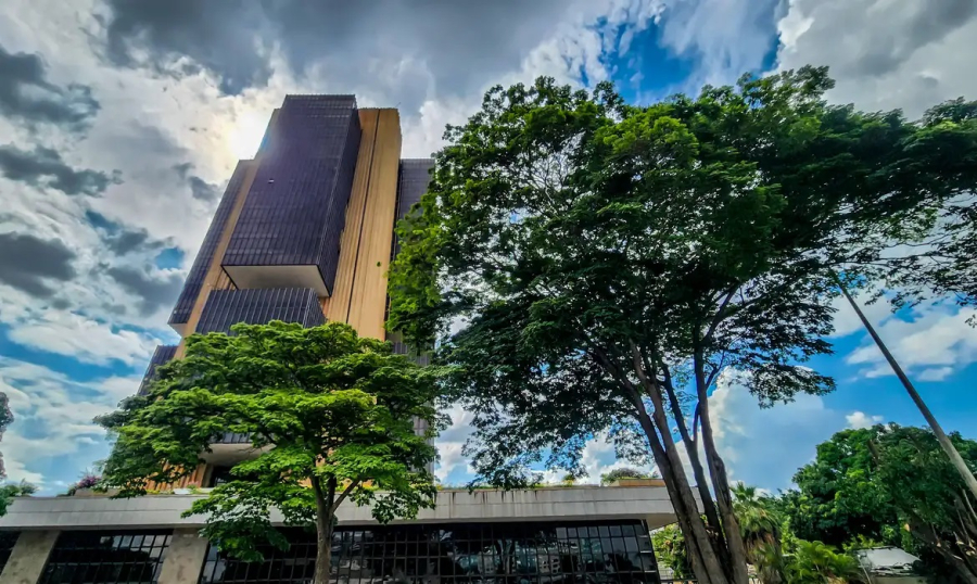 Mercado financeiro volta a reduzir projeção da inflação para 2026