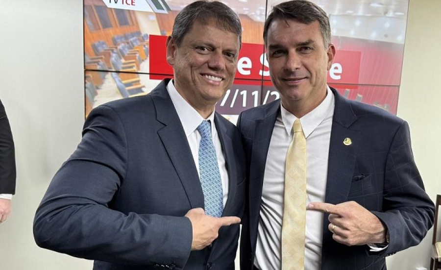 Direita anunciará chapa ao governo de SP em 30 de março, diz Flávio Bolsonaro