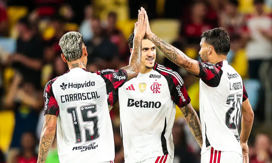 Flamengo atropela Madureira e disputa final do Carioca com Fluminense: 8 x 0