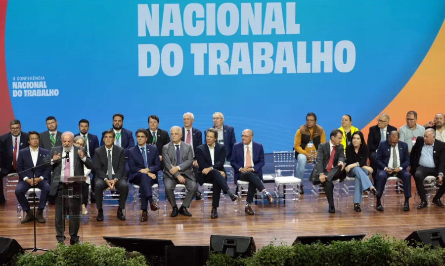 Fim do 6x1: Lula propõe negociação entre patrões, empregados e governo