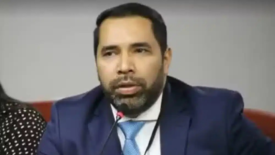 Indicado ao governo do Rio por Flávio Bolsonaro e delegado da PF são presos por elo com o CV