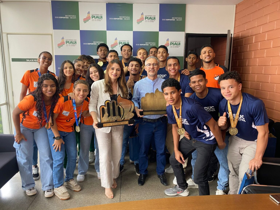 Campeões dos JEBs sub-18 visitam Secepi e agradecem apoio do Governo do Piauí