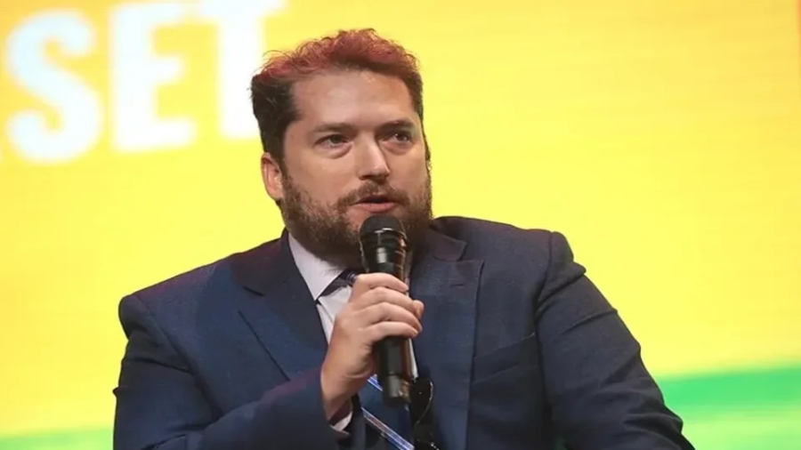 Moraes volta atrás e nega visita de conselheiro de Donald Trump a Bolsonaro