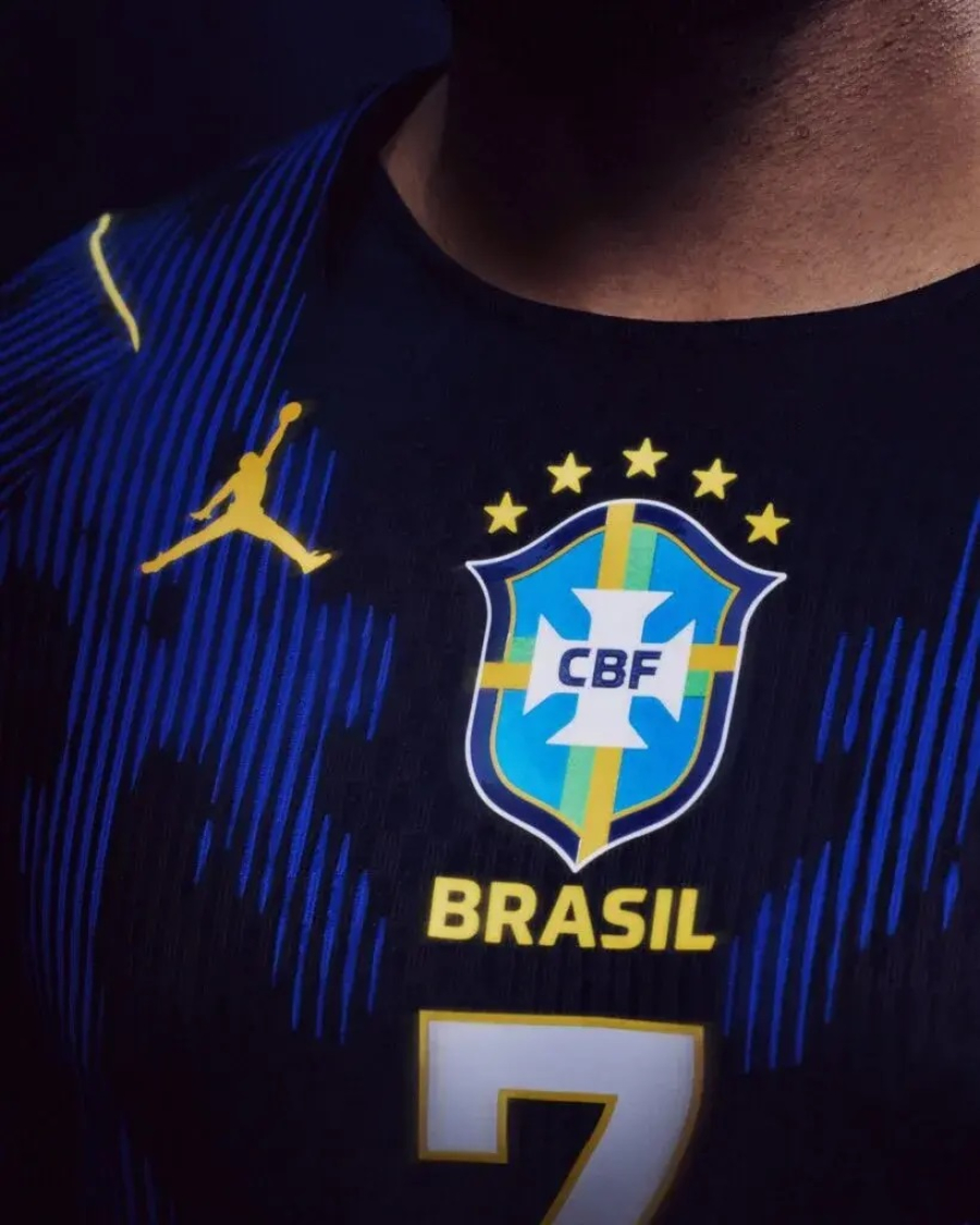 Seleção Brasileira lança camisa azul para Copa do Mundo