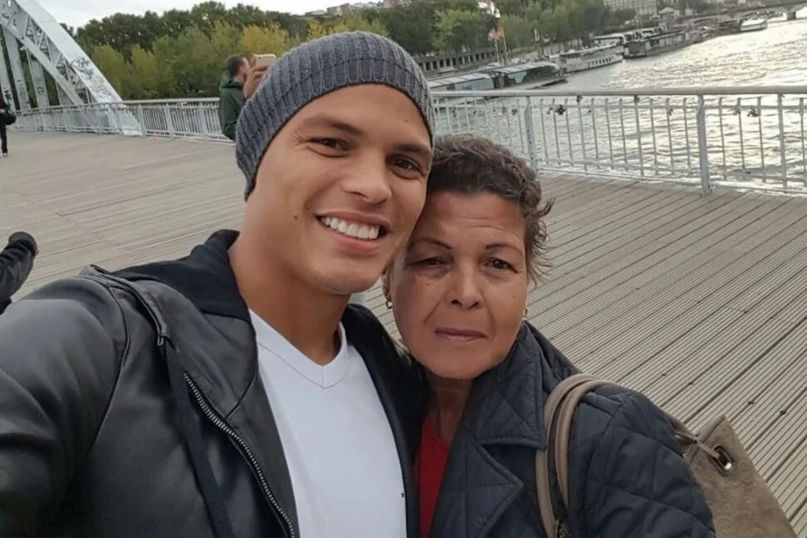 Thiago Silva dá último adeus após morte da mãe: “Amarei pra sempre”