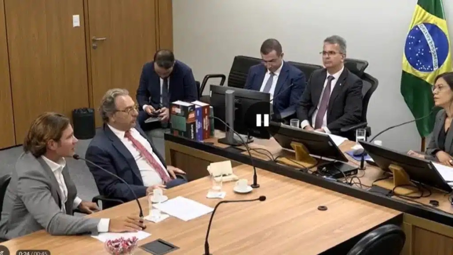 Ex-ministro de Bolsonaro entrou em pânico com vídeos do celular de Vorcaro: 