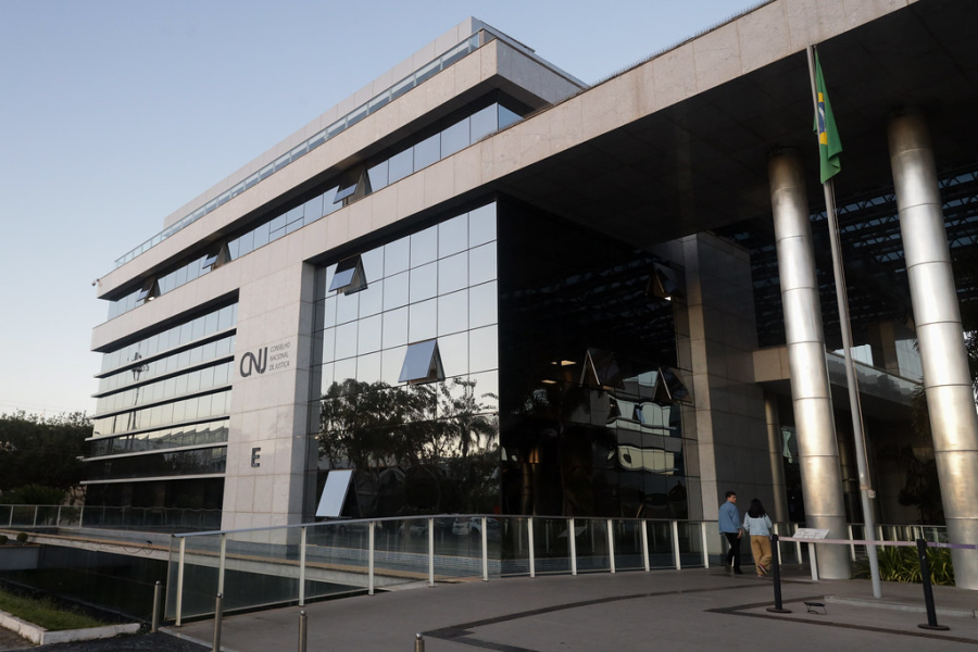 Os crimes e os escândalos que envolvem juízes corruptos e venais