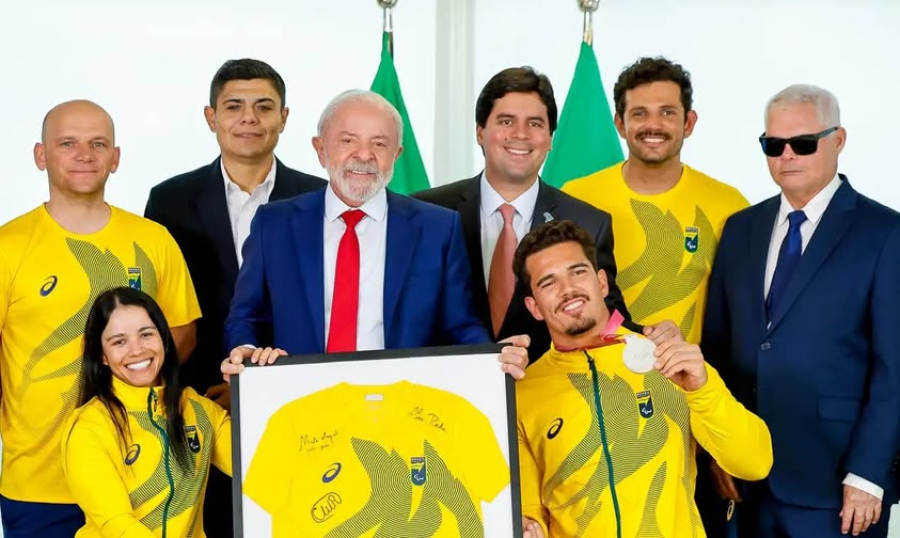 Lula recebe delegação brasileira dos Jogos Paralímpicos de Inverno