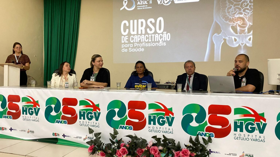 HGV capacita profissionais sobre câncer de intestino