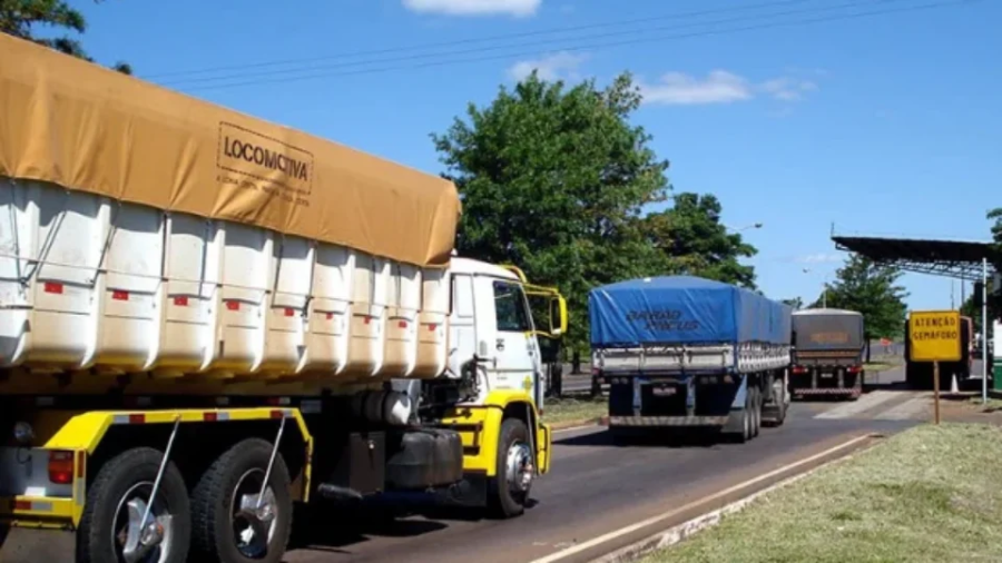 Caminhoneiros suspendem decretação de greve após providências do governo