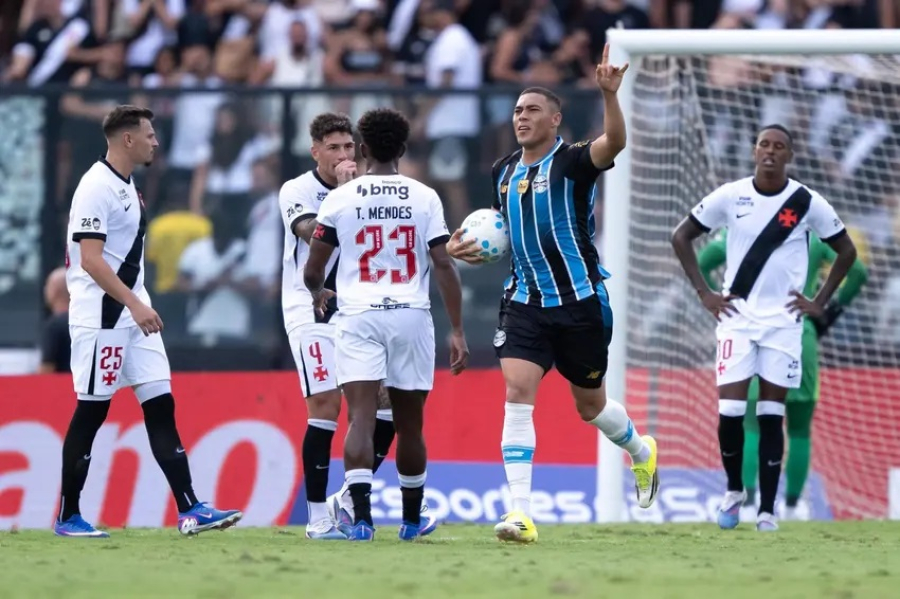 Vasco domina o Grêmio em São Januário, vence e fecha março invicto