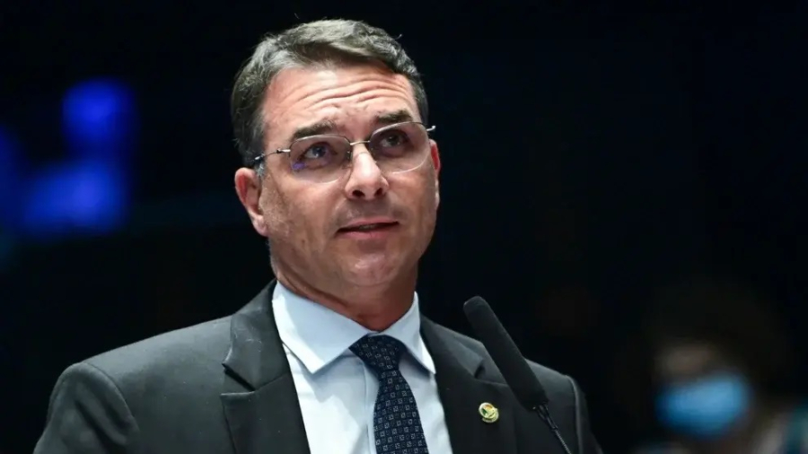 Jingle de Flávio Bolsonaro chama Centrão de 