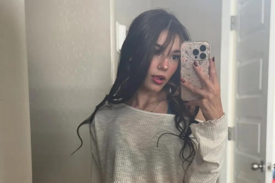 “O plano de Deus”: A modelo virgem que fatura R$ 424 mil com conteúdo adulto