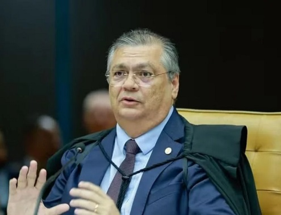 Dino questiona possível uso de emendas parlamentares em filme sobre Bolsonaro