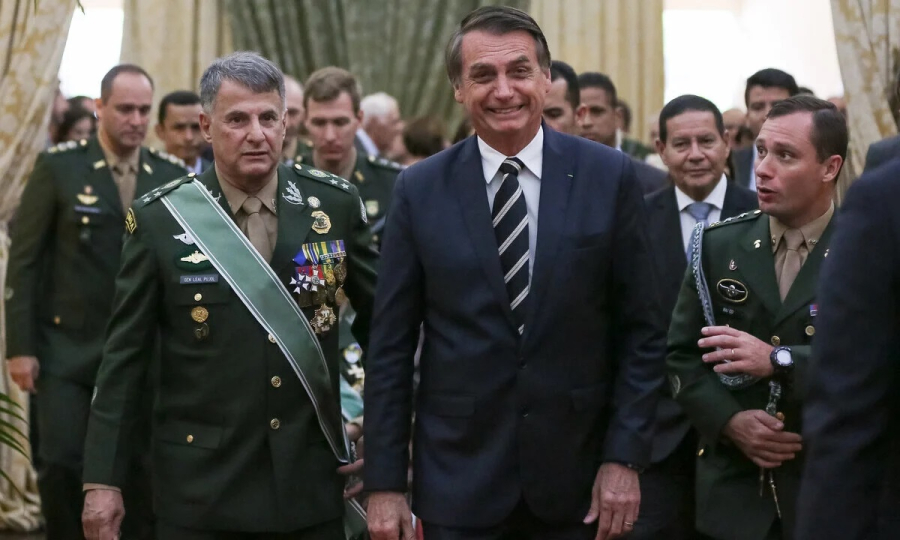 FORÇAS ARMADAS DESMORALIZADAS POR BOLSONARO E SEU GOVERNO