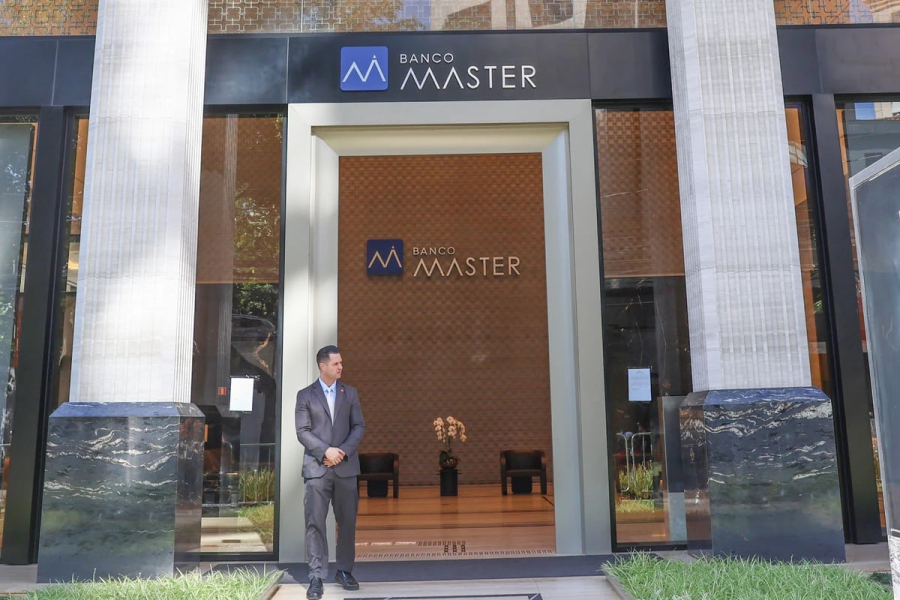 Governo Bolsonaro alterou regras do INSS para favorecer produto do Banco Master