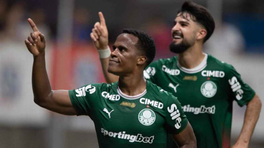 Palmeiras vence Bahia com gol contra no fim e amplia vantagem na liderança