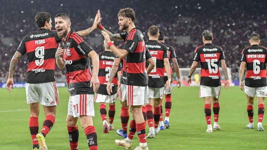 Flamengo se recupera, vira sobre o Santos e volta a vencer no Brasileirão