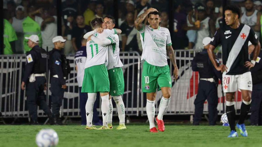 Vasco tem dois expulsos e leva virada do Audax Italiano em São Januário