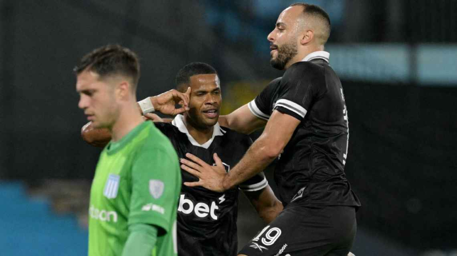 Botafogo vence o Racing na Argentina com gol nos acréscimos