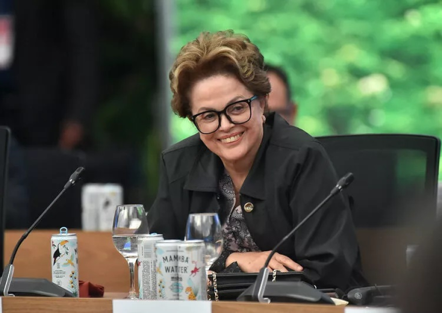 Dez anos depois, Dilma está firme e de pé – e os golpistas desmoralizados