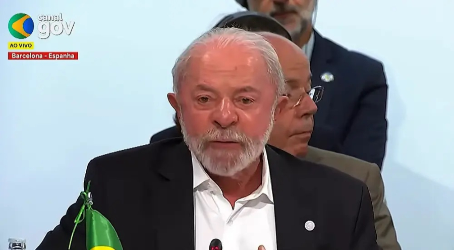 “Trump faz os pobres pagarem o preço da guerra que não pediram”, diz Lula na Espanha