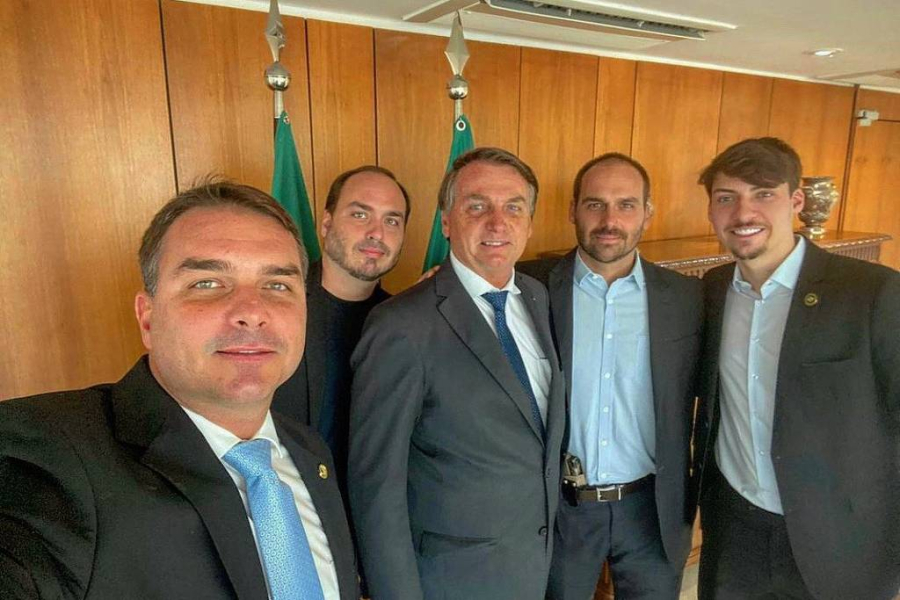 Bolsonaro poderá ter todos os filhos condenados