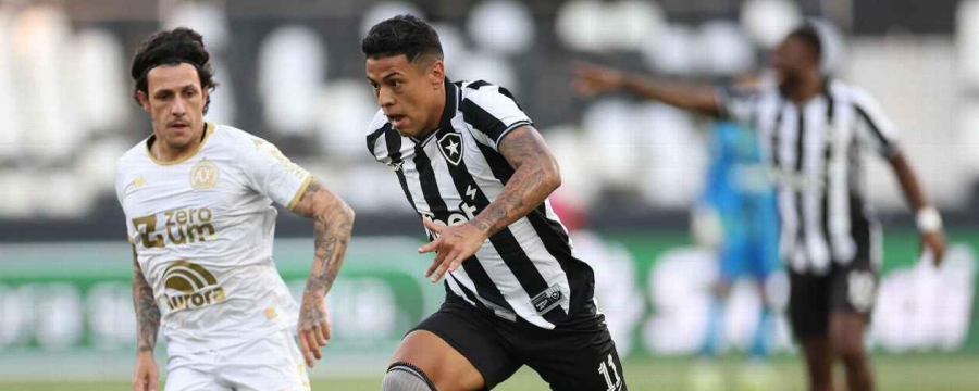Botafogo marca no finalzinho e abre vantagem