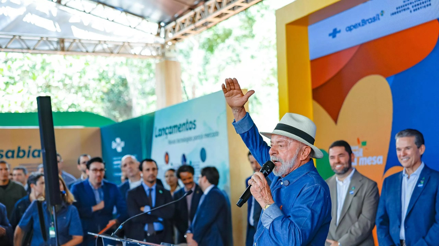 Lula volta a criticar Trump por guerra contra o Irã e diz que o Brasil será um 'investidor da paz'