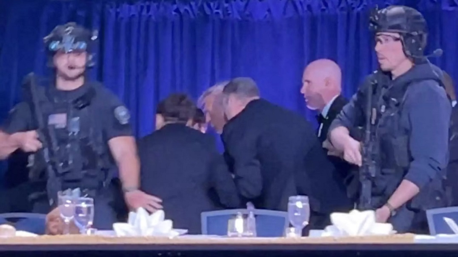 Trump é retirado às pressas de jantar de correspondentes em hotel de Washington após atentado a tiros