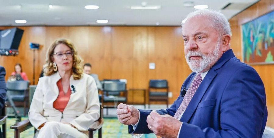 Lula deve bater sem medo no Congresso, diz Helena Chagas
