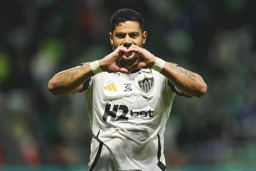 Hulk revela ter jogado 'quebrado' e se emociona em despedida do Atlético-MG