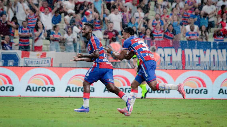 Fortaleza leva gol 'à la Ronaldinho', mas vira para cima do Goiás