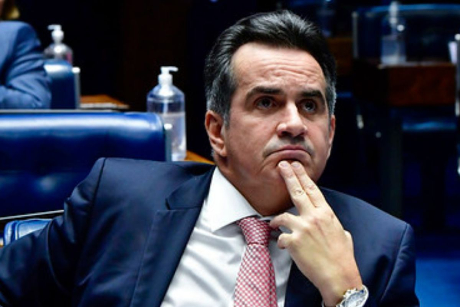 Flávio Bolsonaro diz considerar ‘grave’ ação da PF contra Ciro Nogueira, ex-ministro de seu pai