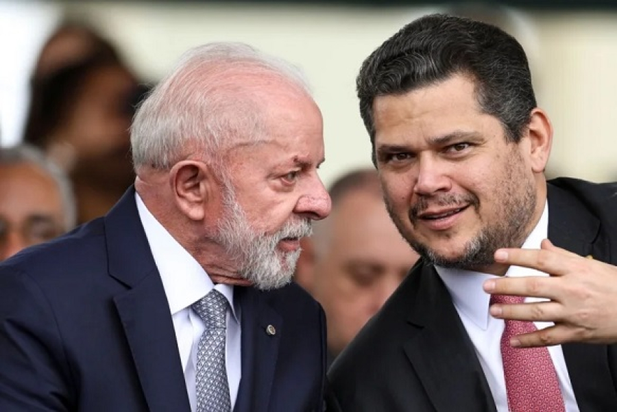 Alcolumbre pede agenda com Lula para restabelecer relação após derrota de Messias