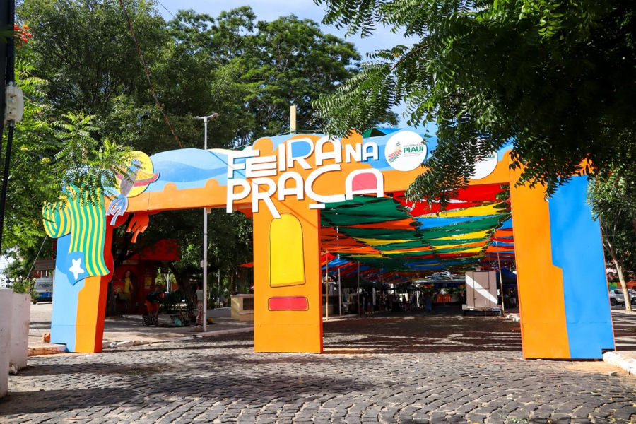 Feira na Praça celebra o Dia das Mães com música, cultura e encontro de famílias no Centro de Teresina