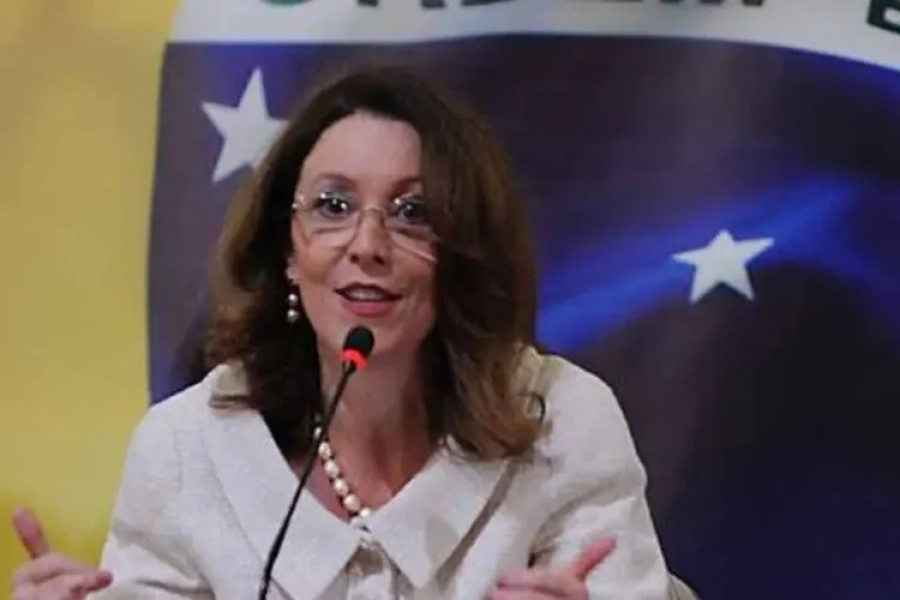 Helena Chagas lembra ligação de Ciro Nogueira com o clã Bolsonaro: 