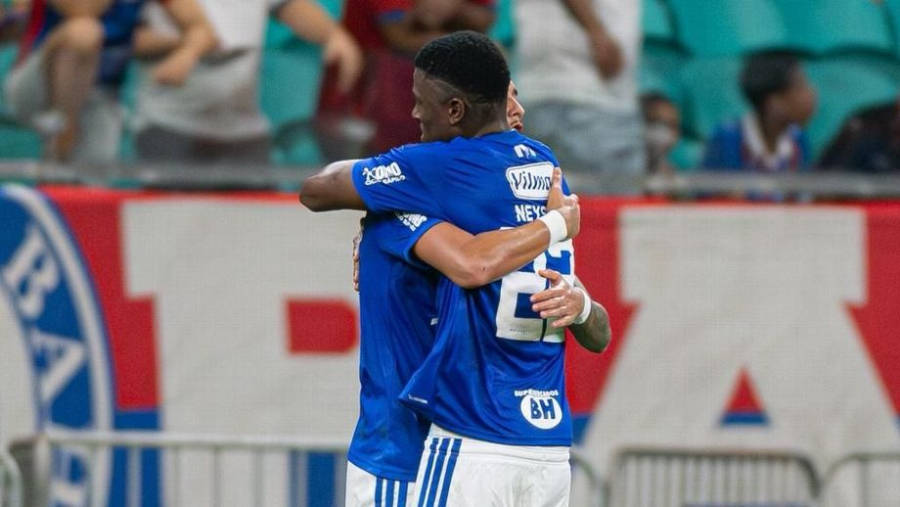 Cruzeiro vence o Bahia de virada na Fonte Nova