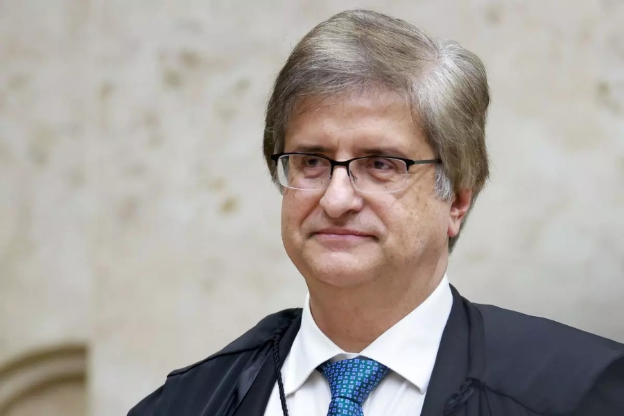 PGR diz que Eduardo Bolsonaro atuou de “maneira criminosa” contra o STF e pede sua condenação