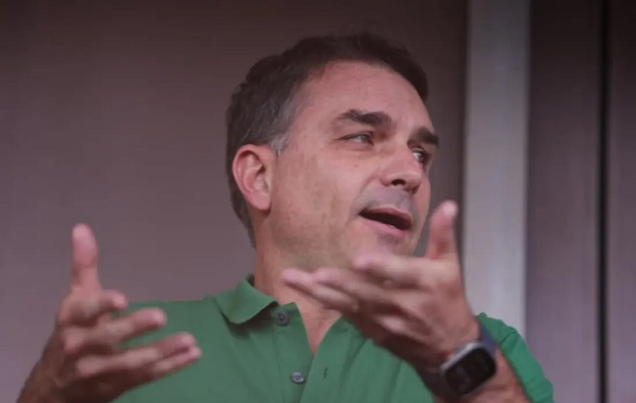 FLÁVIO PODERÁ FUGIR